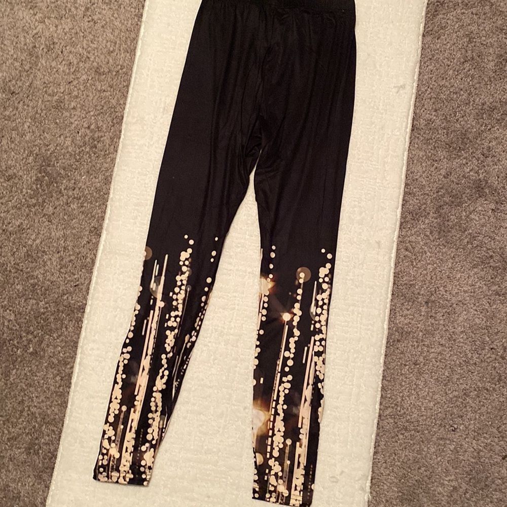 NWT! Leggings with Circle pattern - Picture 4 of 10